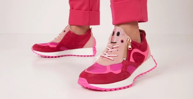 sneaker pinky