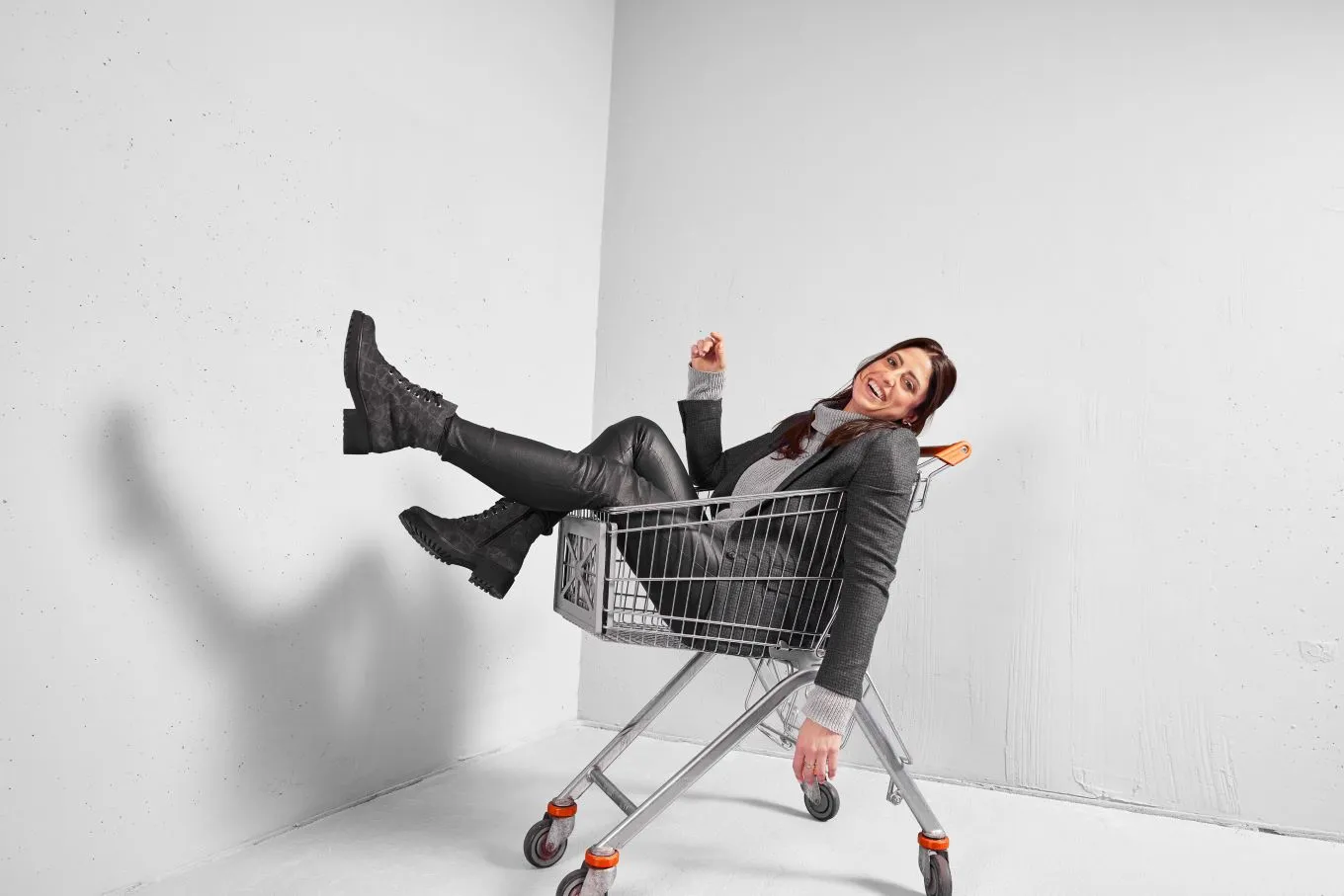 Wissenswertes rund um WALDLÄUFER Frau im Einkaufswagen